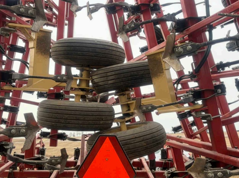 2012 Kuhn Krause 5635-50 Field Cultivator - Image 21