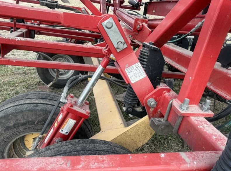 2012 Kuhn Krause 5635-50 Field Cultivator - Image 24