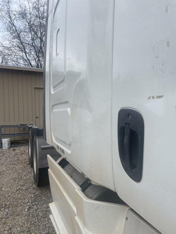 2013 Freightliner Cascadia - Image 4