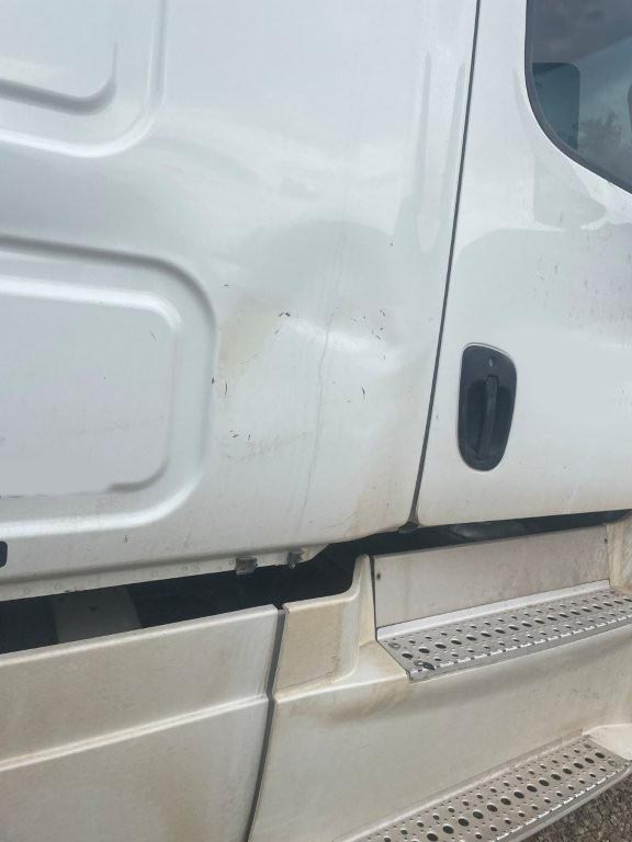 2013 Freightliner Cascadia - Image 5