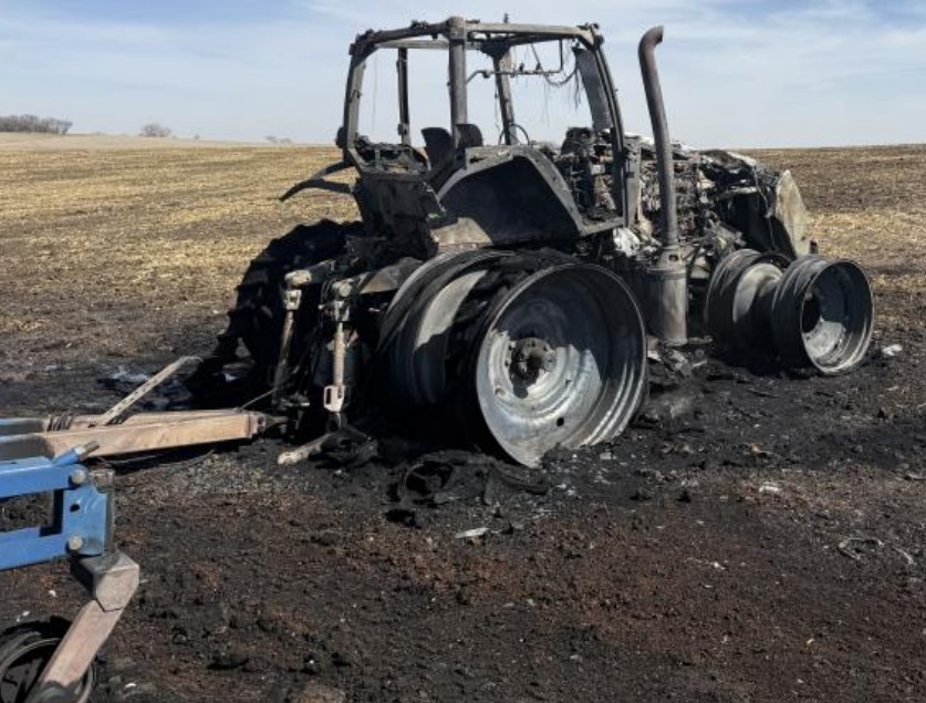 2014 CASE IH 340 Magnum Tractor - Image 2