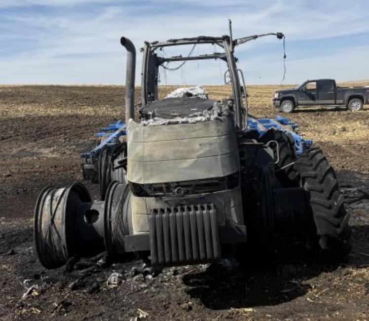 2014 CASE IH 340 Magnum Tractor - Image 3
