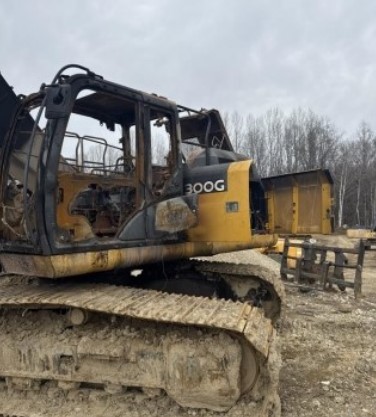 2015 John Deere 300G LC Excavator - Image 3