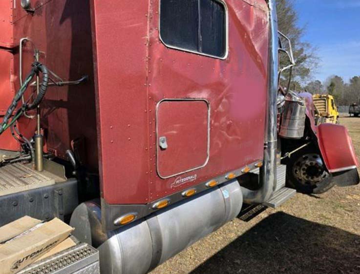 2015 Peterbilt 389 - Image 14