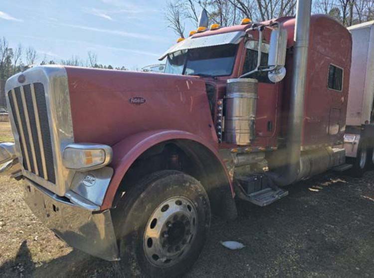 2015 Peterbilt 389 - Image 16
