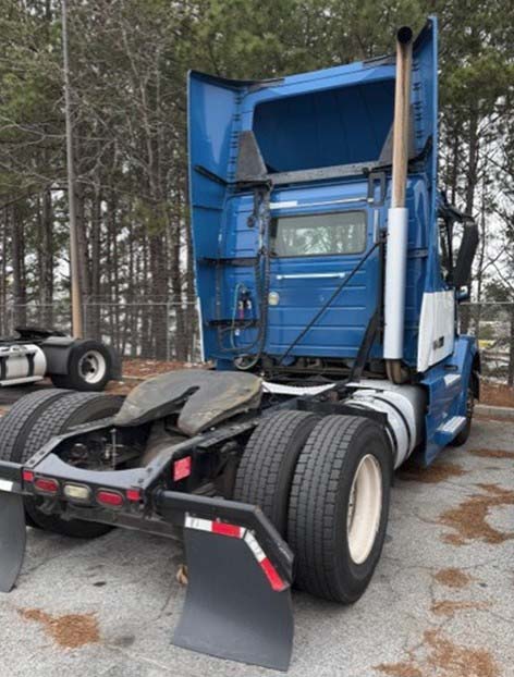 2015 Volvo VNL (167) - Image 2