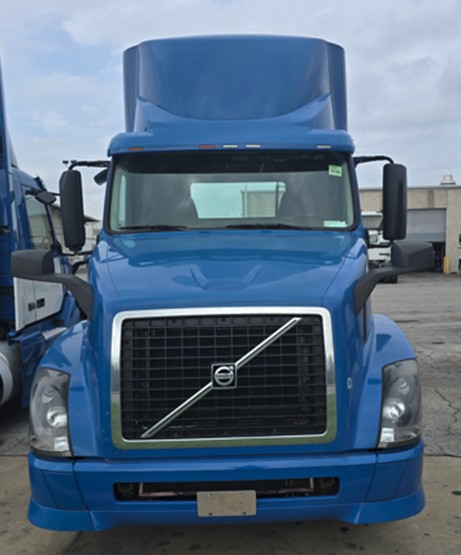 2015 Volvo VNL (911) - Image 2
