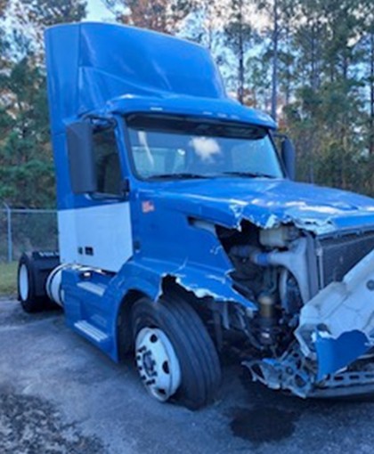 2015 Volvo VNL (074) - Image 2