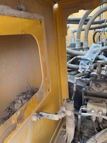 2015 Volvo EC220EL Excavator - Image 11