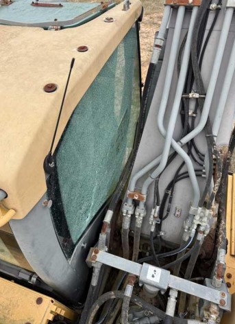 2015 Volvo EC220EL Excavator - Image 12