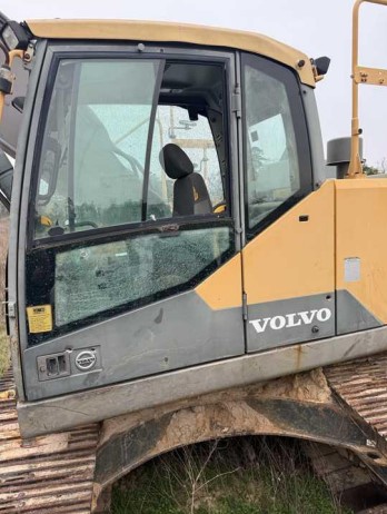 2015 Volvo EC220EL Excavator - Image 5