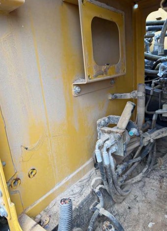 2015 Volvo EC220EL Excavator - Image 6