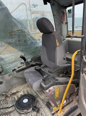 2015 Volvo EC220EL Excavator - Image 7