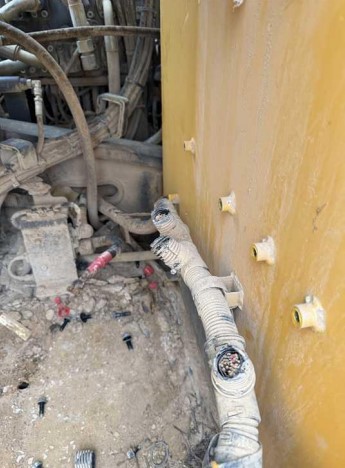 2015 Volvo EC220EL Excavator - Image 8