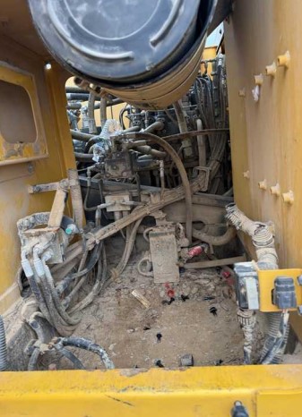 2015 Volvo EC220EL Excavator - Image 9