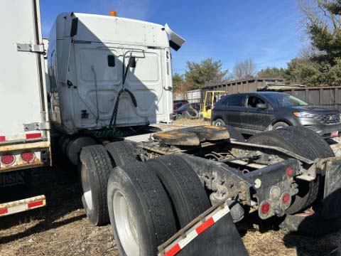 2016 Freightliner Cascadia - Image 3