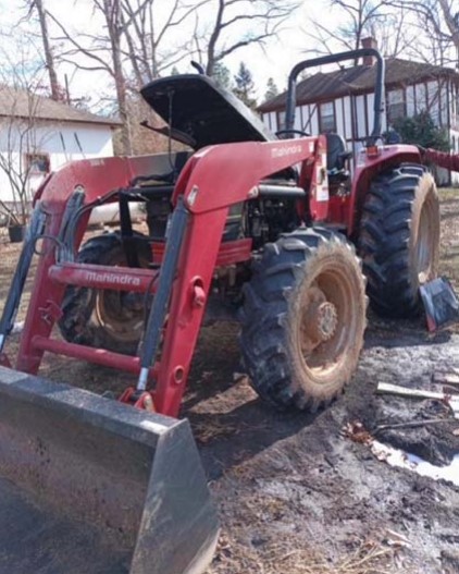 2016 Mahindra 5570 Tractor