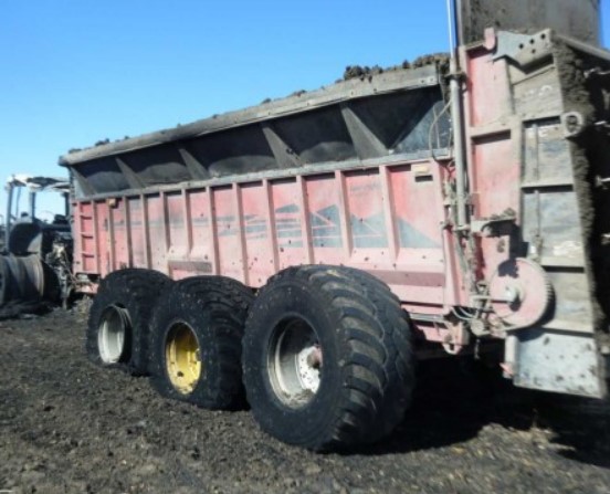 2017 JBS Manure Spreader - Image 3
