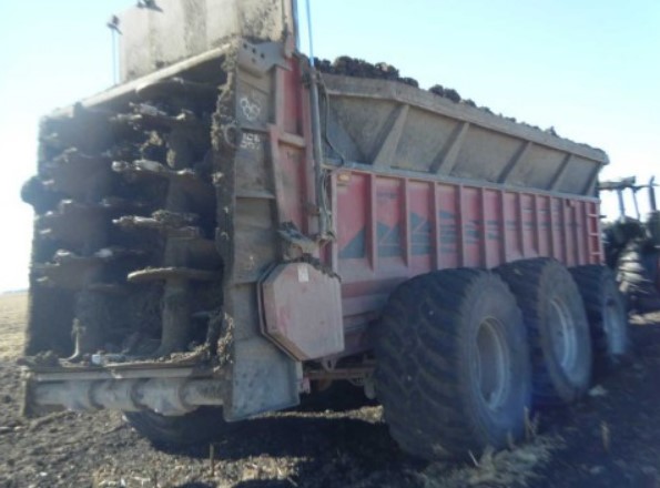 2017 JBS Manure Spreader - Image 4