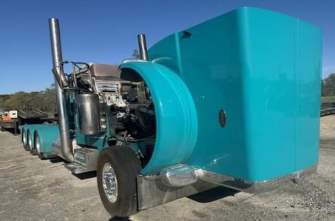 2017 Peterbilt 389 - Image 11