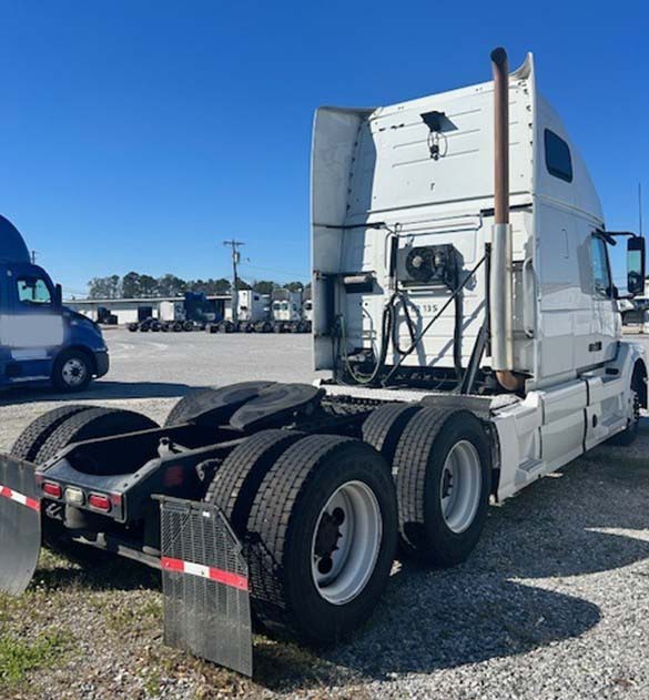 2018 Volvo VNL - Image 2