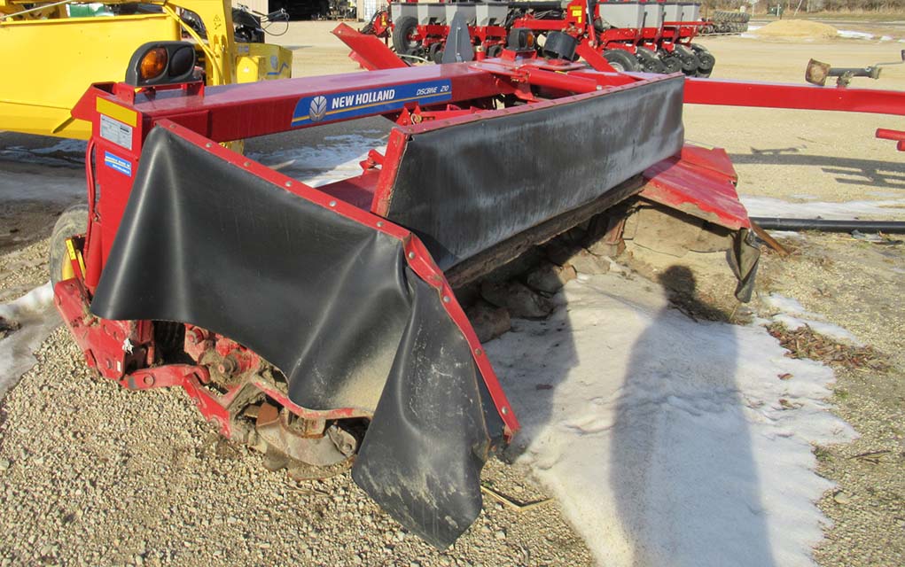 2019 New Holland Discbine 210