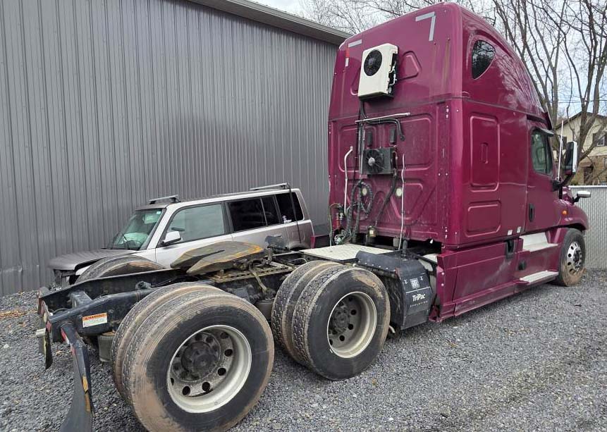 2020 Freightliner Cascadia - Image 3
