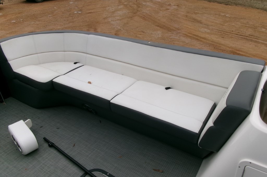 2021 Manitou 25′ Tri-Toon Boat - Image 12