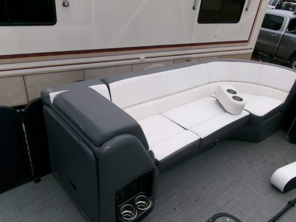 2021 Manitou 25′ Tri-Toon Boat - Image 13