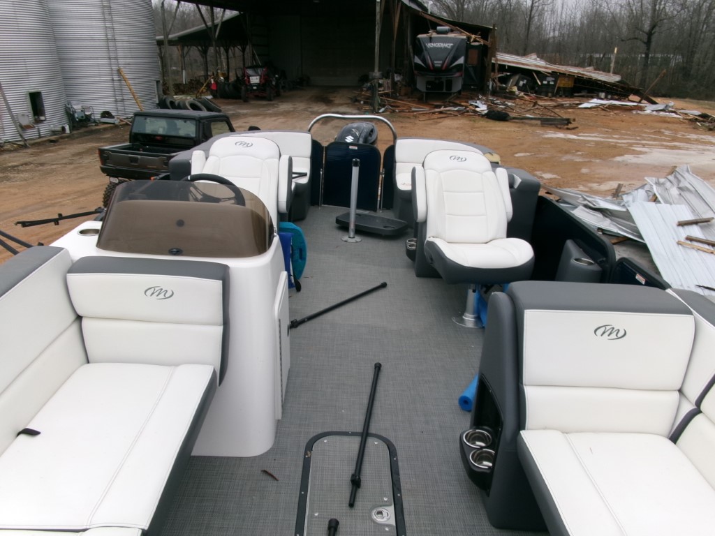 2021 Manitou 25′ Tri-Toon Boat - Image 15