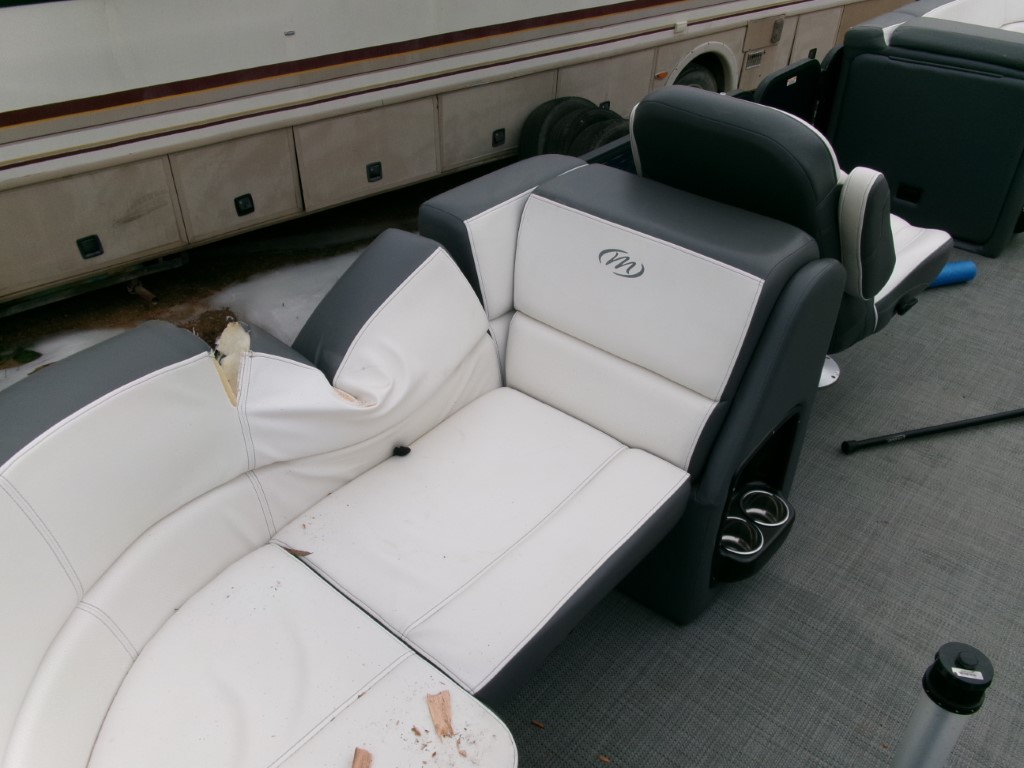 2021 Manitou 25′ Tri-Toon Boat - Image 5