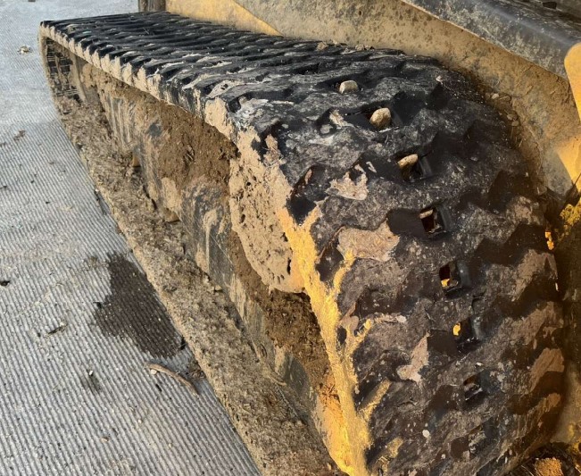 2021 New Holland C332 Compact Track Loader - Image 10