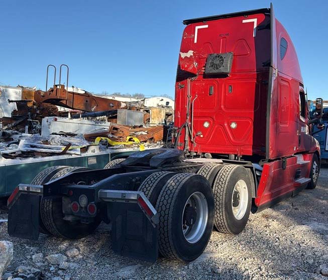 2022 Freightliner Cascadia - Image 3