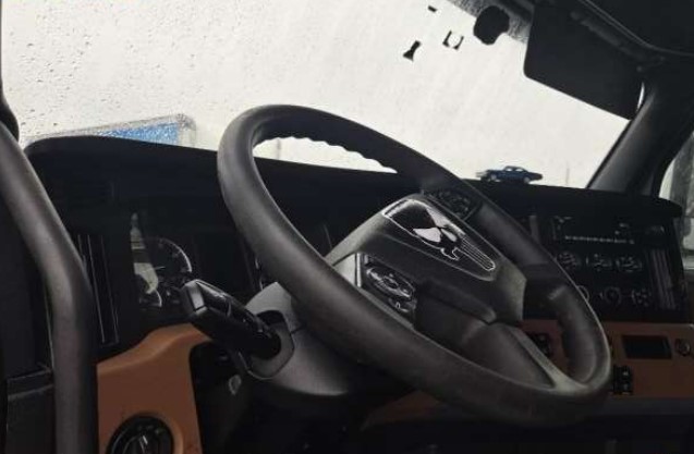 2022 Freightliner Cascadia 126 - Image 10