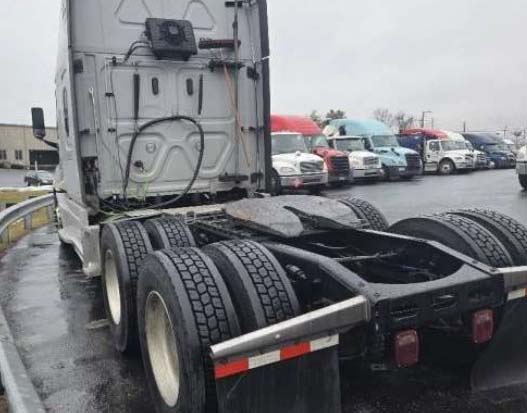 2022 Freightliner Cascadia 126 - Image 2