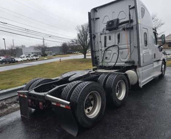 2022 Freightliner Cascadia 126 - Image 4