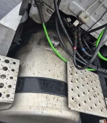 2022 Freightliner Cascadia 126 - Image 9