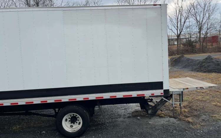 2022 International MV607 Box Truck - Image 3