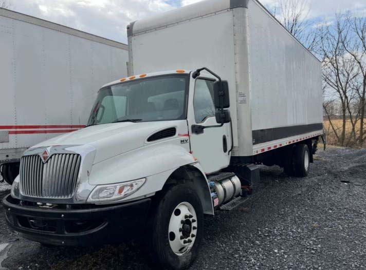 2022 International MV607 Box Truck - Image 4