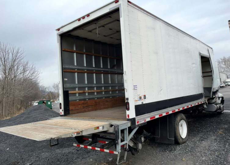 2022 International MV607 Box Truck - Image 5