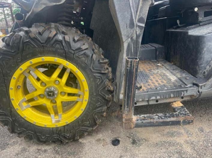 2022 John Deere Gator XUV 835E - Image 11