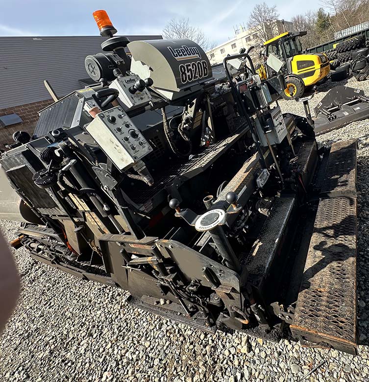 2022 Leeboy 8520B Paver - Image 2