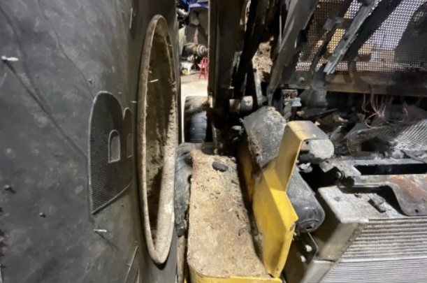 2022 New Holland L320 Skid Steer - Image 12