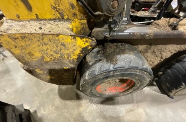 2022 New Holland L320 Skid Steer - Image 16