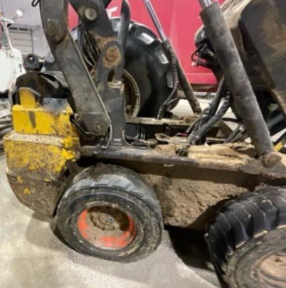 2022 New Holland L320 Skid Steer - Image 4