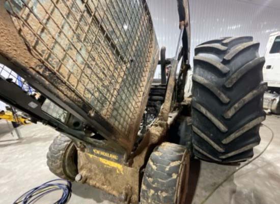 2022 New Holland L320 Skid Steer - Image 6