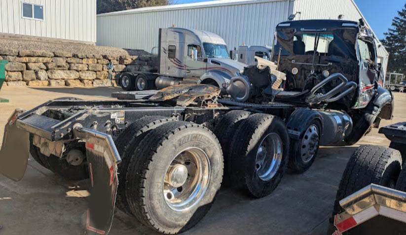 2023 Kenworth T880 - Image 3