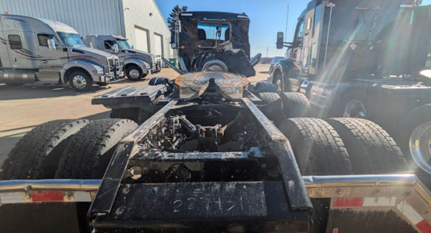 2023 Kenworth T880 - Image 5