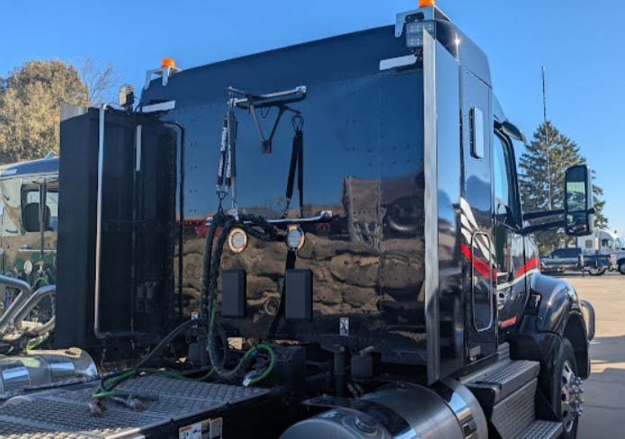 2023 Kenworth T880 - Image 8