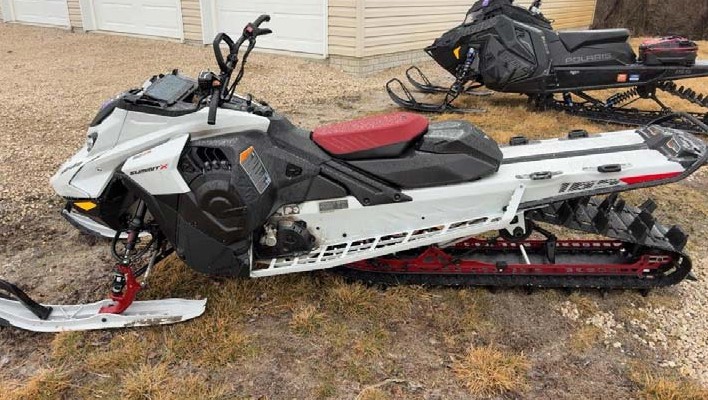 2023 Skidoo Summit X 850 E-Tec Turbo - Image 2